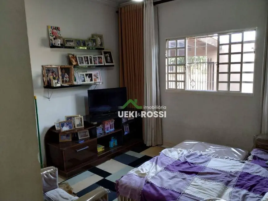 Casa com 3 quartos à venda, 250m2 em Jardim Pérola, Londrina - PR - imagem 7 Foto 7 de Casa com 3 quartos à venda, 250m2 em Jardim Pérola, Londrina - PR