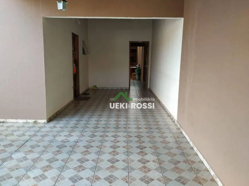 Casa com 3 quartos à venda, 250m2 em Jardim Pérola, Londrina - PR - imagem 2 Foto 2 de Casa com 3 quartos à venda, 250m2 em Jardim Pérola, Londrina - PR