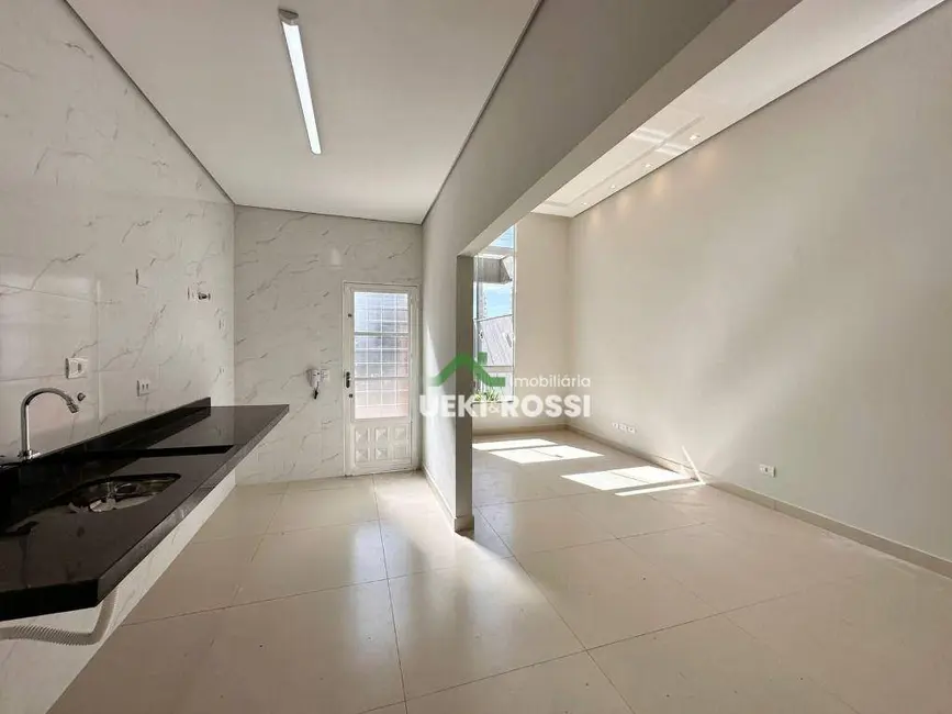Casa com 3 quartos à venda, 125m2 em Operária, Londrina - PR - imagem 5 Foto 5 de Casa com 3 quartos à venda, 125m2 em Operária, Londrina - PR