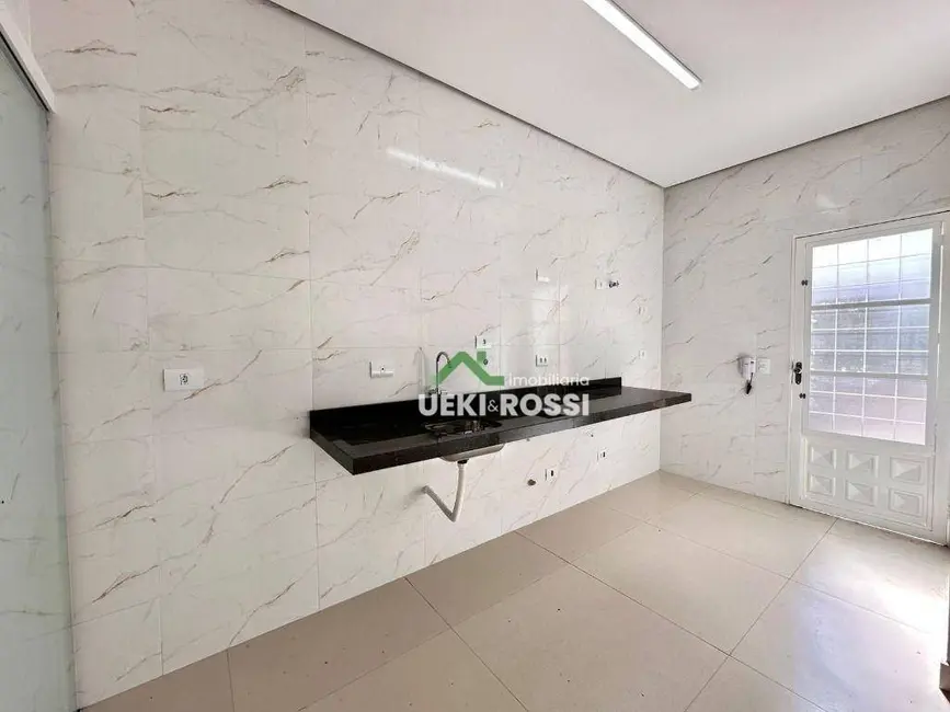 Casa com 3 quartos à venda, 125m2 em Operária, Londrina - PR - imagem 4 Foto 4 de Casa com 3 quartos à venda, 125m2 em Operária, Londrina - PR