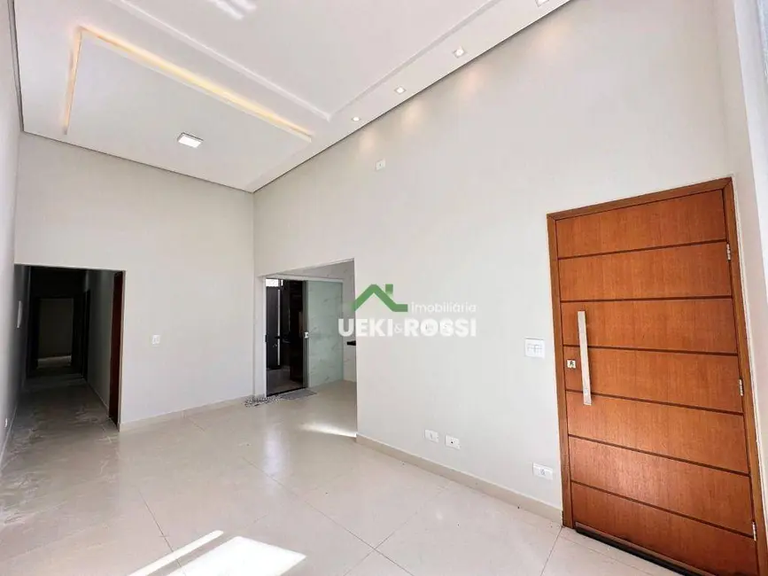 Casa com 3 quartos à venda, 125m2 em Operária, Londrina - PR - imagem 2 Foto 2 de Casa com 3 quartos à venda, 125m2 em Operária, Londrina - PR