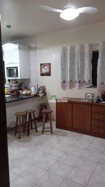 Casa com 3 quartos à venda, 314m2 em Jardim Pérola, Londrina - PR - imagem 4 Foto 4 de Casa com 3 quartos à venda, 314m2 em Jardim Pérola, Londrina - PR