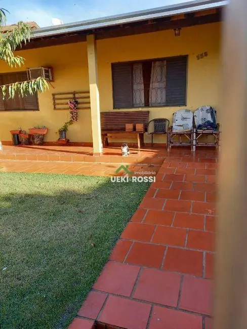Casa com 3 quartos à venda, 314m2 em Jardim Pérola, Londrina - PR - imagem 3 Foto 3 de Casa com 3 quartos à venda, 314m2 em Jardim Pérola, Londrina - PR