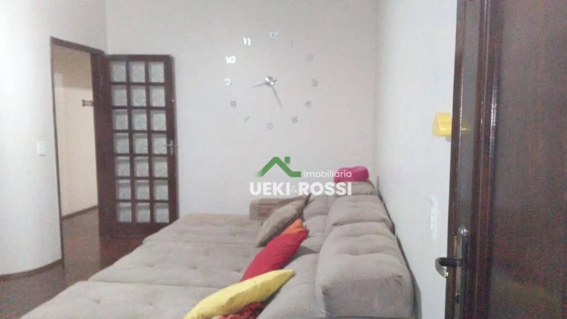 Casa com 3 quartos à venda, 314m2 em Jardim Pérola, Londrina - PR - imagem 9 Foto 9 de Casa com 3 quartos à venda, 314m2 em Jardim Pérola, Londrina - PR