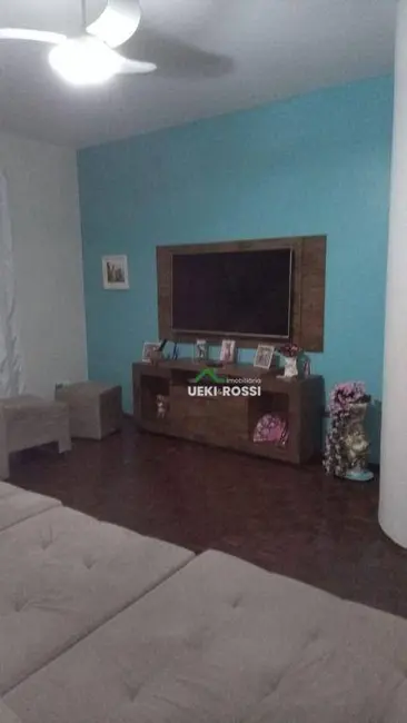 Casa com 3 quartos à venda, 314m2 em Jardim Pérola, Londrina - PR - imagem 6 Foto 6 de Casa com 3 quartos à venda, 314m2 em Jardim Pérola, Londrina - PR