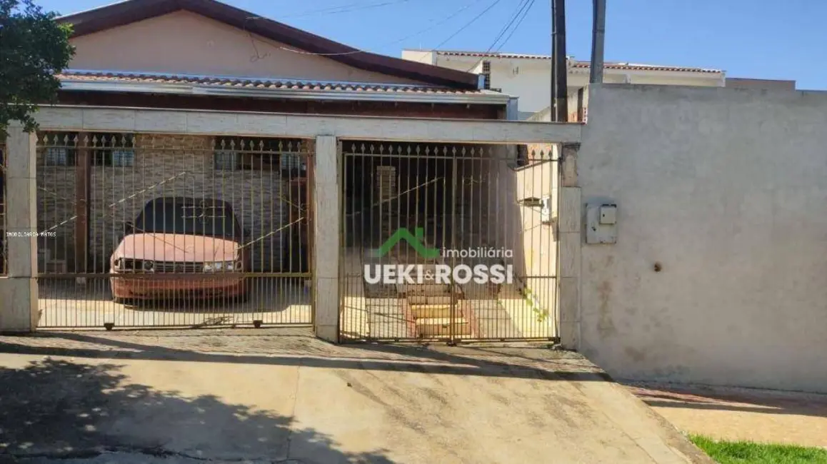 Foto 2 de Casa com 2 quartos para alugar, 60m2 em Conjunto Semiramis Barros Braga, Londrina - PR