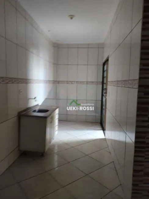 Foto 6 de Casa com 2 quartos para alugar, 60m2 em Conjunto Semiramis Barros Braga, Londrina - PR