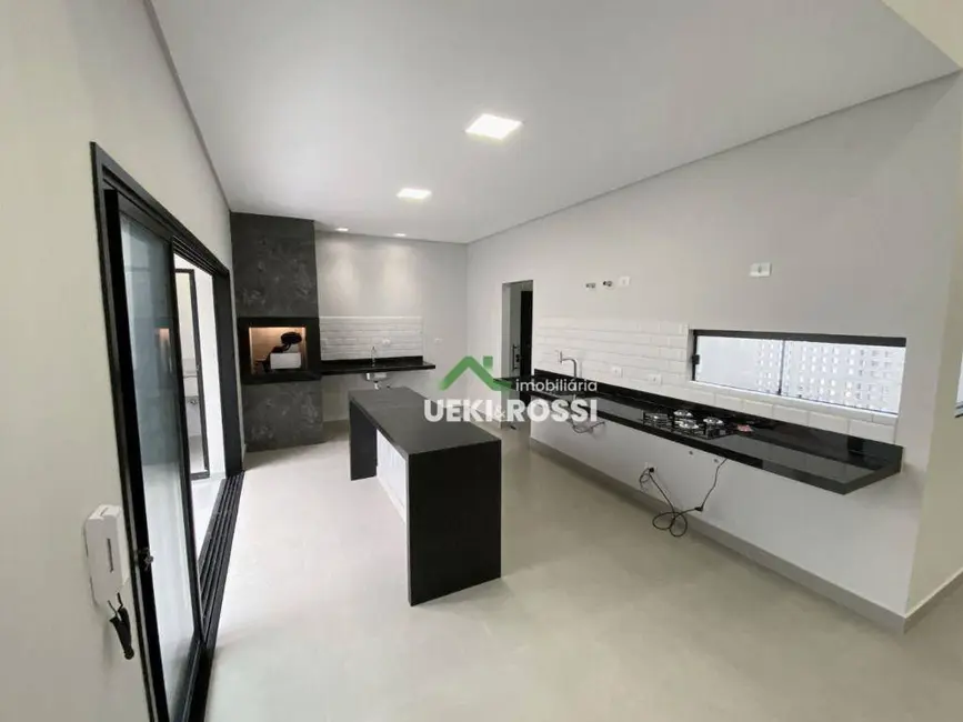 Casa com 3 quartos à venda, 250m2 em Londrina - PR - imagem 3 Foto 3 de Casa com 3 quartos à venda, 250m2 em Londrina - PR
