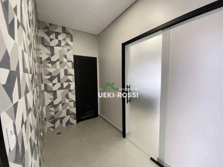 Casa com 3 quartos à venda, 250m2 em Londrina - PR - imagem 6 Foto 6 de Casa com 3 quartos à venda, 250m2 em Londrina - PR