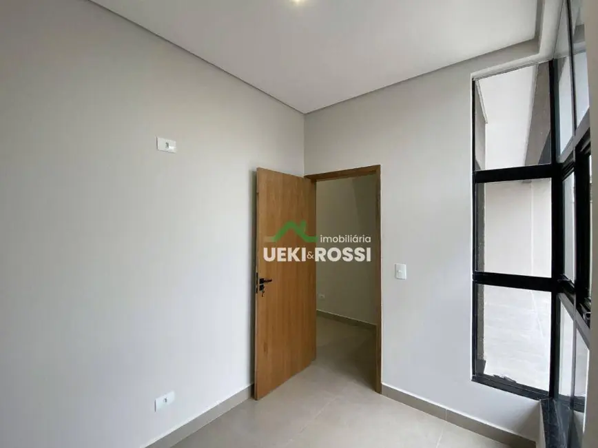 Casa com 3 quartos à venda, 250m2 em Londrina - PR - imagem 9 Foto 9 de Casa com 3 quartos à venda, 250m2 em Londrina - PR