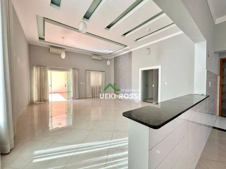 Casa com 3 quartos à venda, 500m2 em Londrina - PR - imagem 7 Foto 7 de Casa com 3 quartos à venda, 500m2 em Londrina - PR