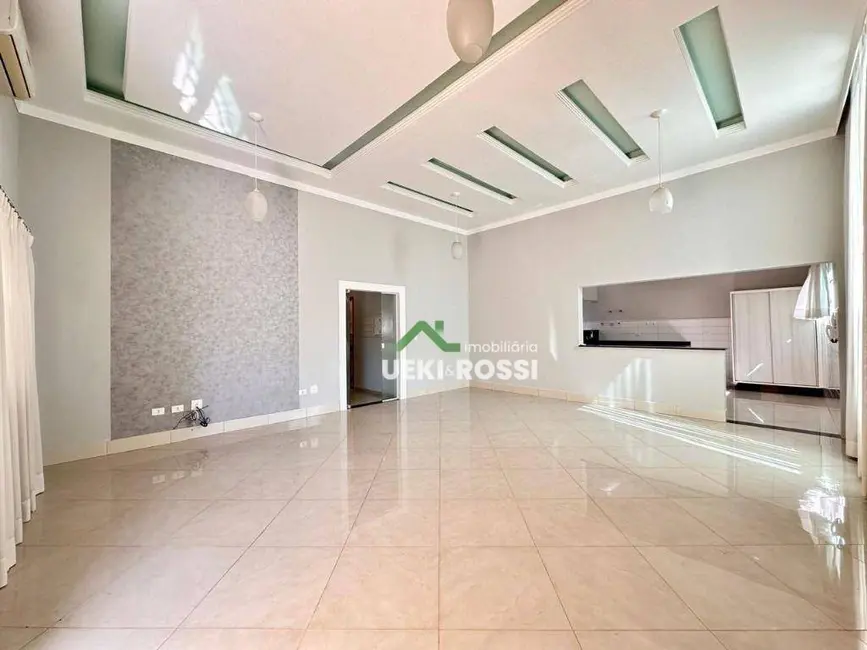 Casa com 3 quartos à venda, 500m2 em Londrina - PR - imagem 1 Foto 1 de Casa com 3 quartos à venda, 500m2 em Londrina - PR