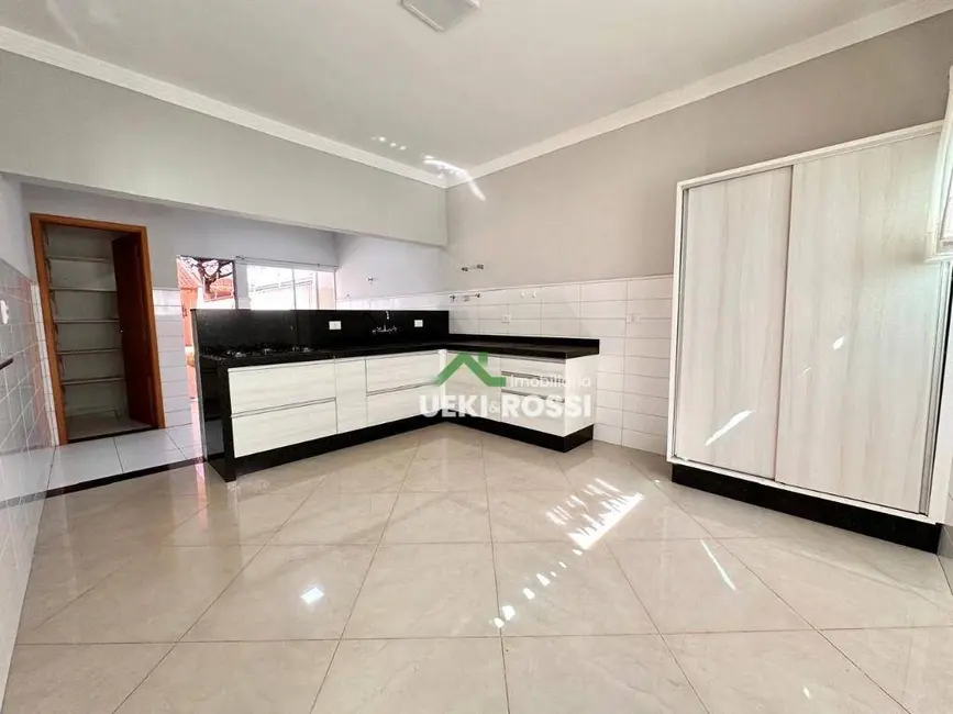 Casa com 3 quartos à venda, 500m2 em Londrina - PR - imagem 9 Foto 9 de Casa com 3 quartos à venda, 500m2 em Londrina - PR