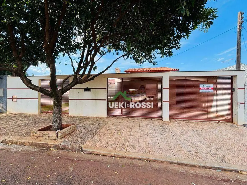 Casa com 3 quartos à venda, 350m2 em Aeroporto, Londrina - PR - imagem 2 Foto 2 de Casa com 3 quartos à venda, 350m2 em Aeroporto, Londrina - PR