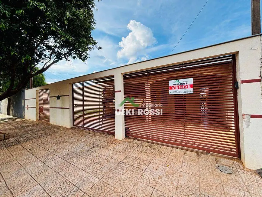 Casa com 3 quartos à venda, 350m2 em Aeroporto, Londrina - PR - imagem 1 Foto 1 de Casa com 3 quartos à venda, 350m2 em Aeroporto, Londrina - PR