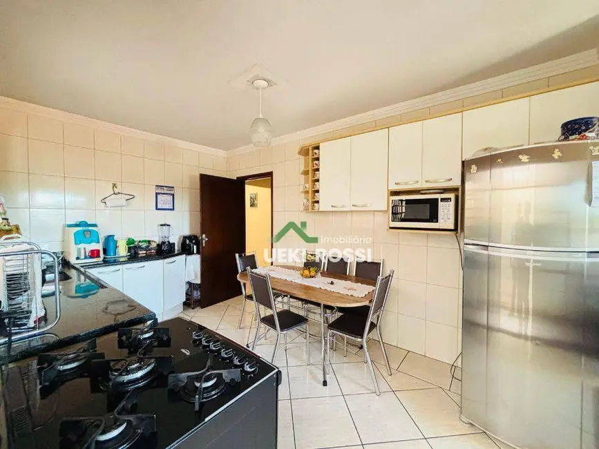 Casa com 3 quartos à venda, 350m2 em Aeroporto, Londrina - PR - imagem 7 Foto 7 de Casa com 3 quartos à venda, 350m2 em Aeroporto, Londrina - PR