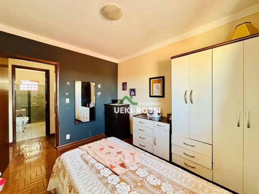 Foto 9 de Casa com 3 quartos à venda e para alugar, 350m2 em Aeroporto, Londrina - PR