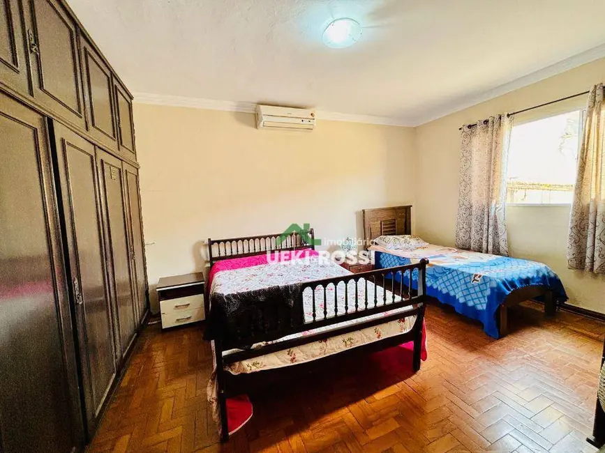 Casa com 3 quartos à venda, 350m2 em Aeroporto, Londrina - PR - imagem 9 Foto 9 de Casa com 3 quartos à venda, 350m2 em Aeroporto, Londrina - PR