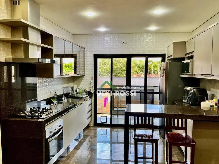 Casa com 3 quartos à venda, 334m2 em Igapó, Londrina - PR - imagem 5 Foto 5 de Casa com 3 quartos à venda, 334m2 em Igapó, Londrina - PR
