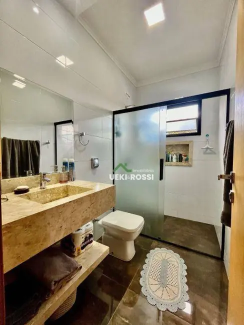 Casa com 3 quartos à venda, 334m2 em Igapó, Londrina - PR - imagem 8 Foto 8 de Casa com 3 quartos à venda, 334m2 em Igapó, Londrina - PR