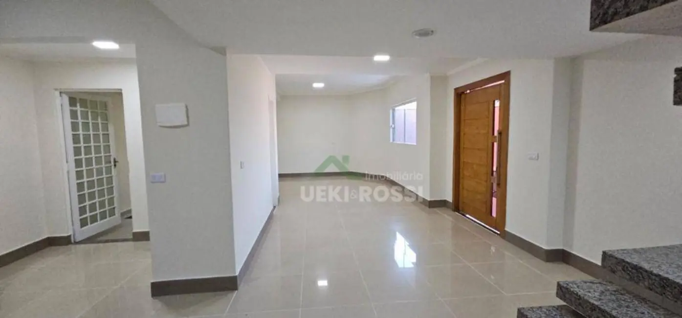 Casa com 3 quartos à venda, 200m2 em Jardim Vale do Cedro, Londrina - PR - imagem 3 Foto 3 de Casa com 3 quartos à venda, 200m2 em Jardim Vale do Cedro, Londrina - PR