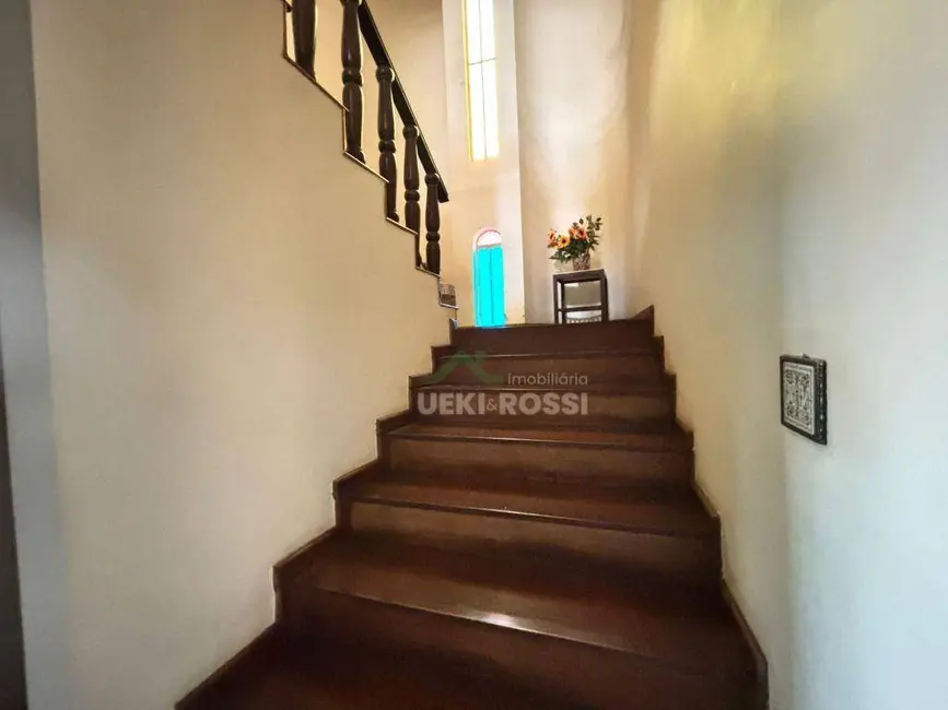 Casa com 4 quartos à venda, 357m2 em Iguaçu, Londrina - PR - imagem 8 Foto 8 de Casa com 4 quartos à venda, 357m2 em Iguaçu, Londrina - PR