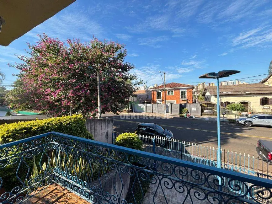 Casa com 4 quartos à venda, 357m2 em Iguaçu, Londrina - PR - imagem 7 Foto 7 de Casa com 4 quartos à venda, 357m2 em Iguaçu, Londrina - PR