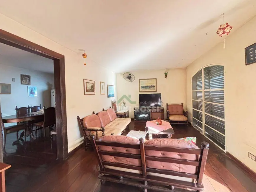 Casa com 4 quartos à venda, 357m2 em Iguaçu, Londrina - PR - imagem 9 Foto 9 de Casa com 4 quartos à venda, 357m2 em Iguaçu, Londrina - PR
