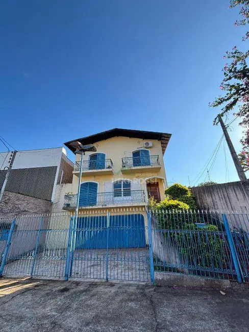 Casa com 4 quartos à venda, 357m2 em Iguaçu, Londrina - PR - imagem 2 Foto 2 de Casa com 4 quartos à venda, 357m2 em Iguaçu, Londrina - PR