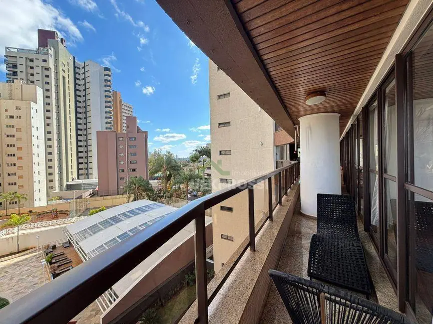 Apartamento com 4 quartos à venda, 391m2 em Londrina - PR - imagem 8 Foto 8 de Apartamento com 4 quartos à venda, 391m2 em Londrina - PR