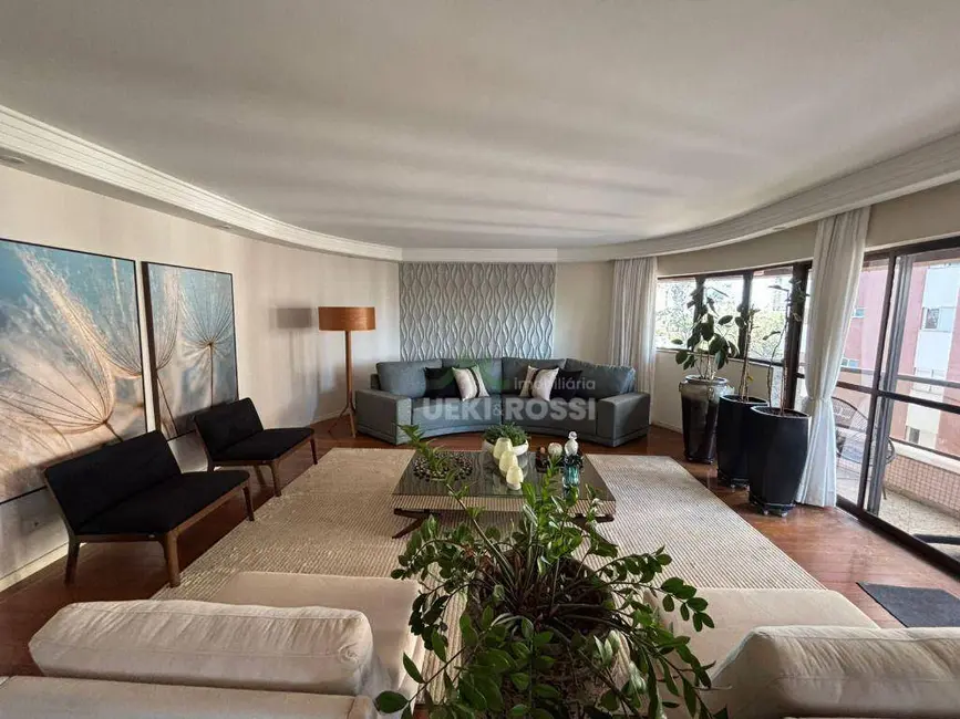Apartamento com 4 quartos à venda, 391m2 em Londrina - PR - imagem 7 Foto 7 de Apartamento com 4 quartos à venda, 391m2 em Londrina - PR