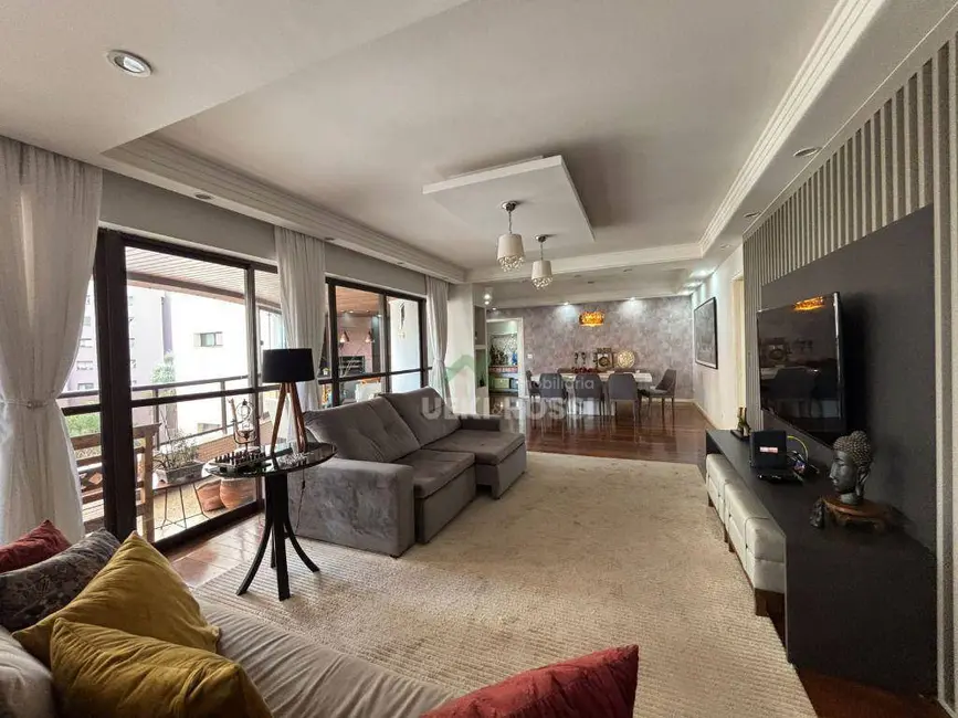Apartamento com 4 quartos à venda, 391m2 em Londrina - PR - imagem 4 Foto 4 de Apartamento com 4 quartos à venda, 391m2 em Londrina - PR