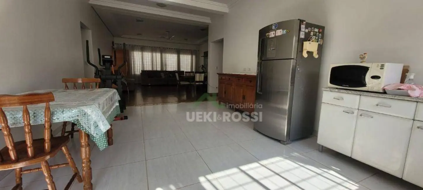 Casa com 3 quartos à venda, 500m2 em Mediterrâneo, Londrina - PR - imagem 9 Foto 9 de Casa com 3 quartos à venda, 500m2 em Mediterrâneo, Londrina - PR