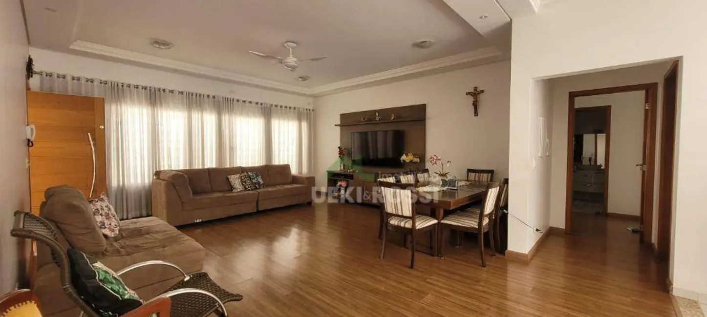 Foto 1 de Casa com 3 quartos à venda, 500m2 em Mediterrâneo, Londrina - PR