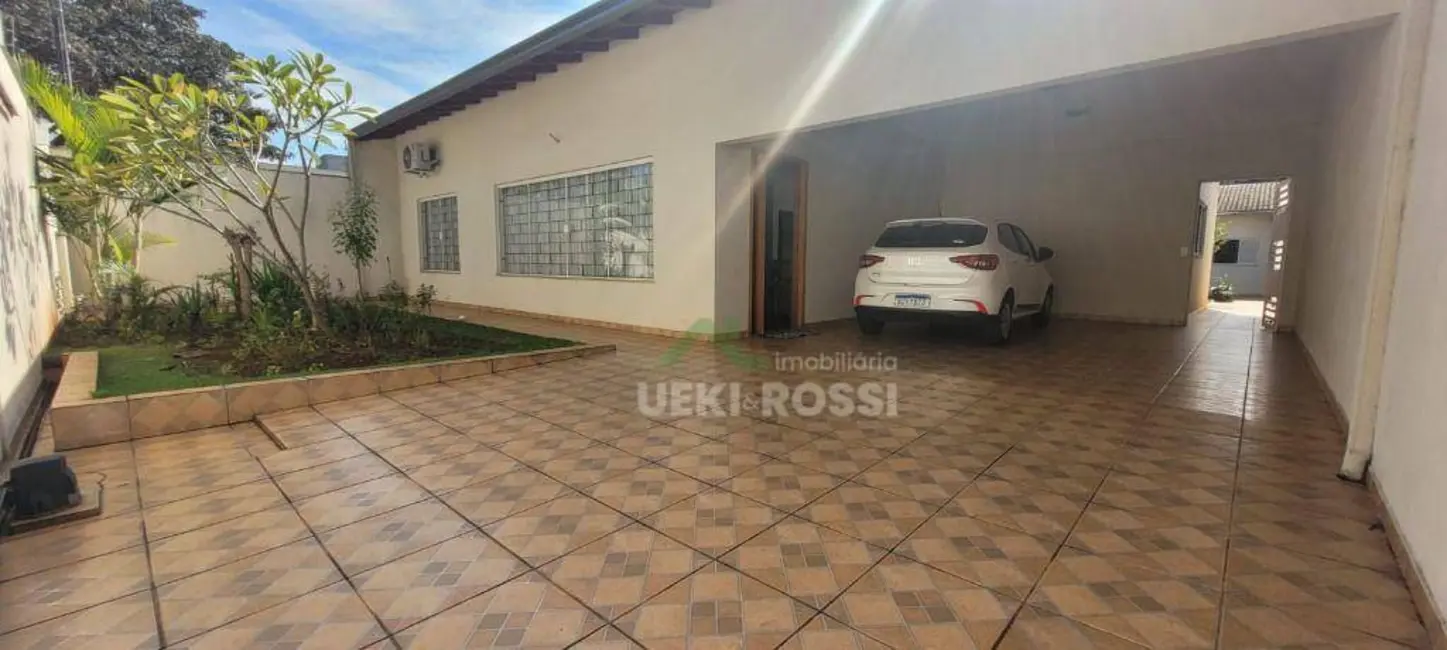 Foto 2 de Casa com 3 quartos à venda, 500m2 em Mediterrâneo, Londrina - PR