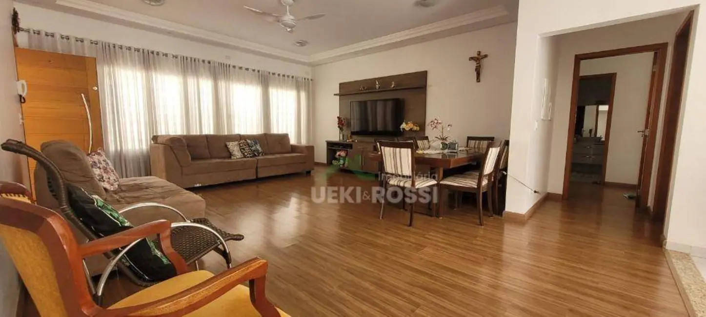Casa com 3 quartos à venda, 500m2 em Mediterrâneo, Londrina - PR - imagem 5 Foto 5 de Casa com 3 quartos à venda, 500m2 em Mediterrâneo, Londrina - PR