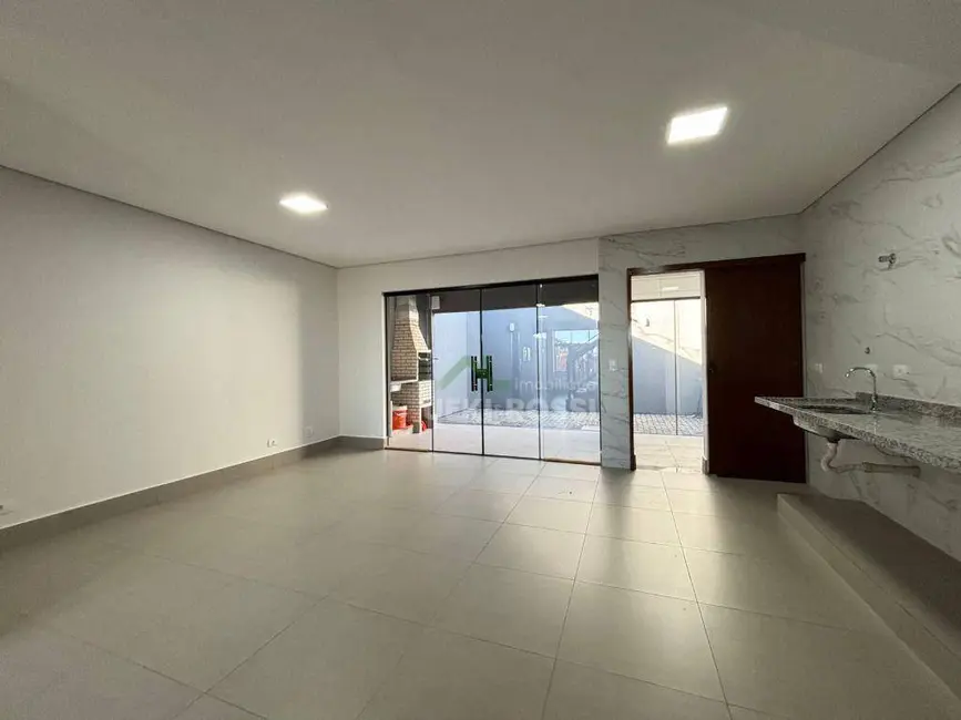 Casa com 3 quartos à venda, 125m2 em Marumbi, Londrina - PR - imagem 2 Foto 2 de Casa com 3 quartos à venda, 125m2 em Marumbi, Londrina - PR