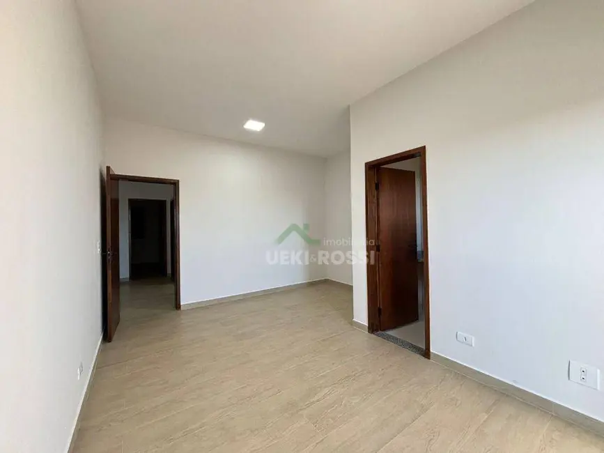 Casa com 3 quartos à venda, 125m2 em Marumbi, Londrina - PR - imagem 3 Foto 3 de Casa com 3 quartos à venda, 125m2 em Marumbi, Londrina - PR