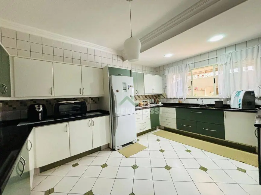 Casa de Condomínio com 5 quartos à venda, 420m2 em Terras de Santana II, Londrina - PR - imagem 5 Foto 5 de Casa de Condomínio com 5 quartos à venda, 420m2 em Terras de Santana II, Londrina - PR