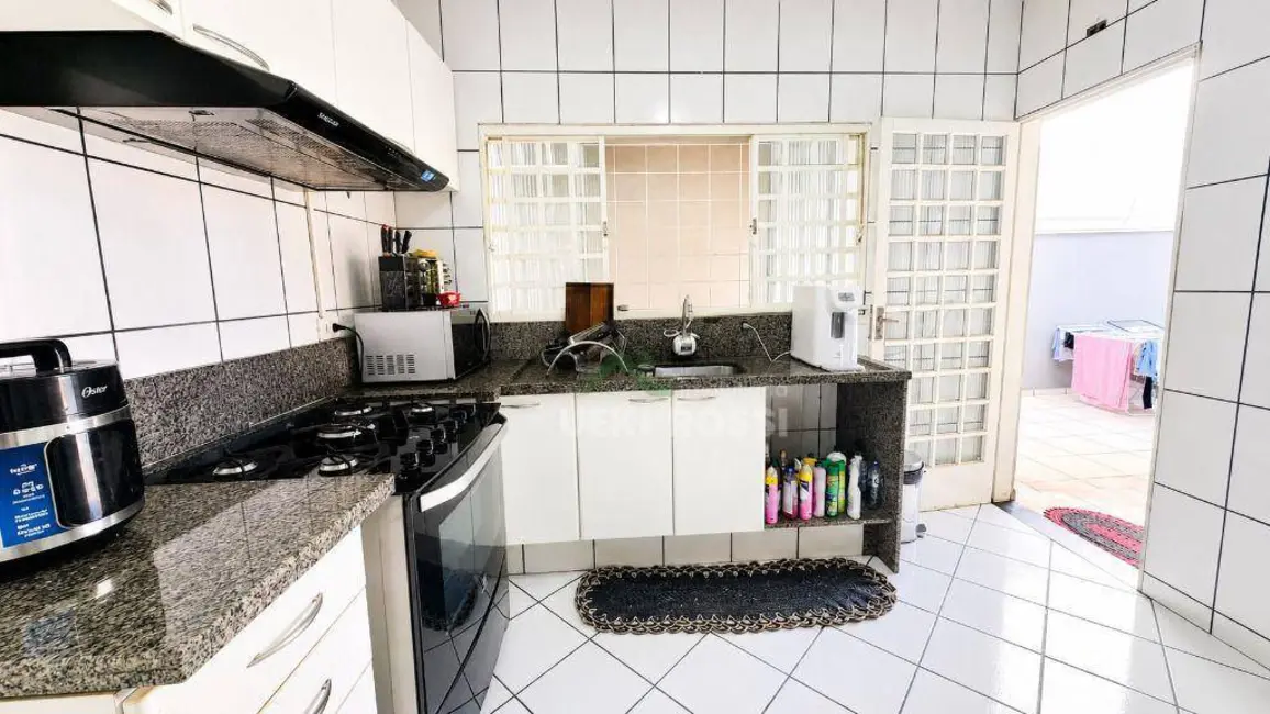 Casa com 3 quartos à venda, 371m2 em Vale de San Izidro, Londrina - PR - imagem 7 Foto 7 de Casa com 3 quartos à venda, 371m2 em Vale de San Izidro, Londrina - PR