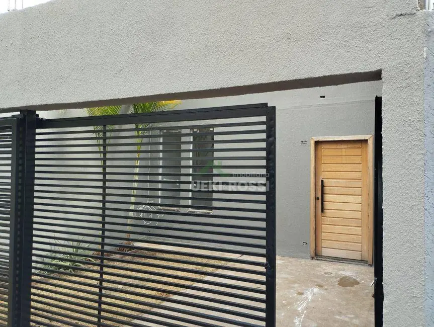 Casa com 3 quartos à venda, 135m2 em Londrina - PR - imagem 2 Foto 2 de Casa com 3 quartos à venda, 135m2 em Londrina - PR