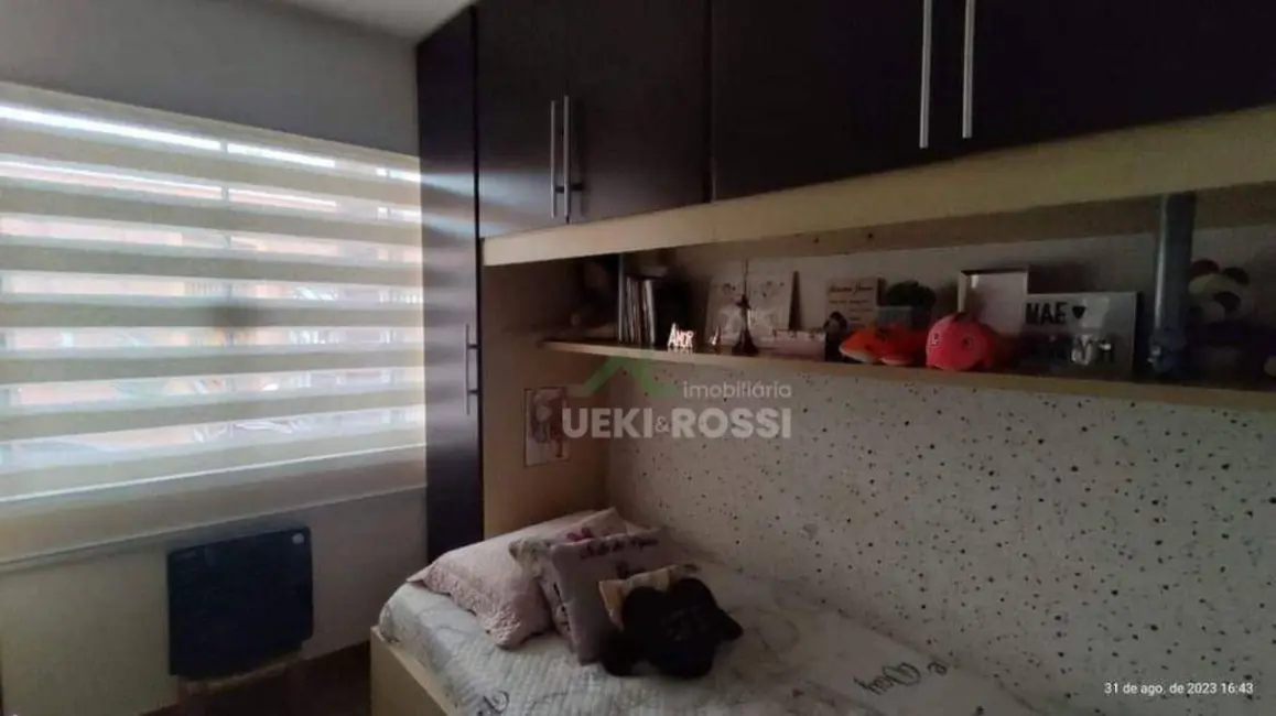Casa com 3 quartos à venda, 200m2 em Armindo Guazzi, Londrina - PR - imagem 5 Foto 5 de Casa com 3 quartos à venda, 200m2 em Armindo Guazzi, Londrina - PR