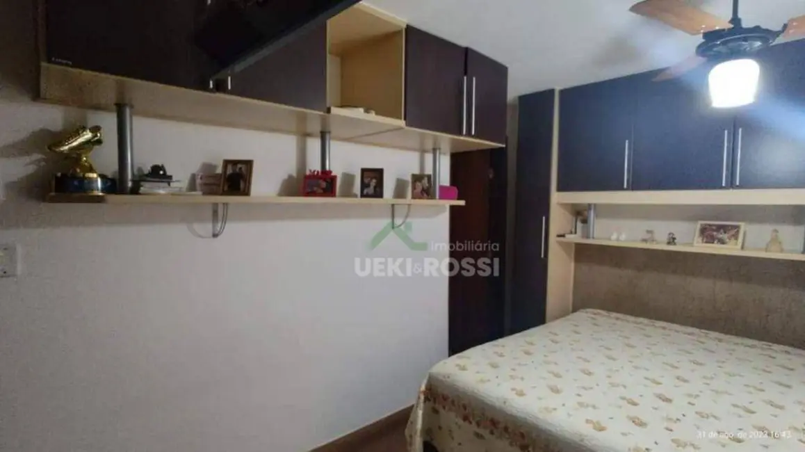 Casa com 3 quartos à venda, 200m2 em Armindo Guazzi, Londrina - PR - imagem 7 Foto 7 de Casa com 3 quartos à venda, 200m2 em Armindo Guazzi, Londrina - PR