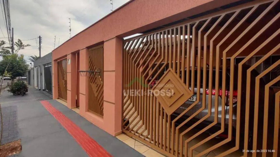 Casa com 3 quartos à venda, 200m2 em Armindo Guazzi, Londrina - PR - imagem 1 Foto 1 de Casa com 3 quartos à venda, 200m2 em Armindo Guazzi, Londrina - PR