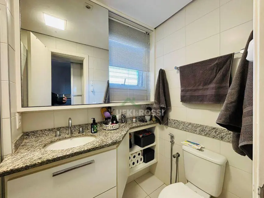 Apartamento com 3 quartos à venda, 156m2 em Londrina - PR - imagem 8 Foto 8 de Apartamento com 3 quartos à venda, 156m2 em Londrina - PR