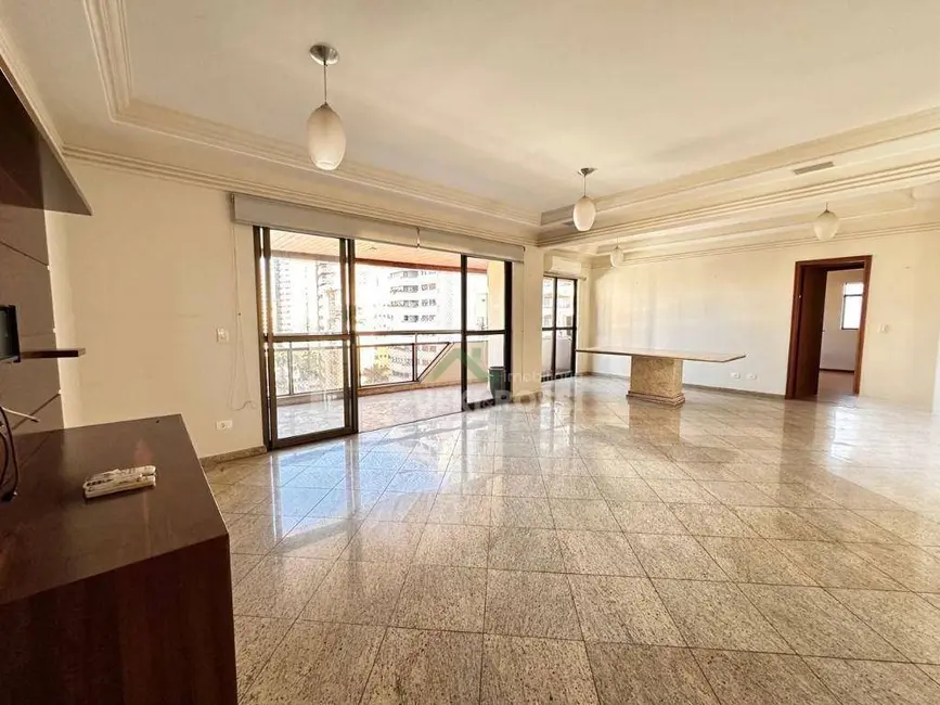 Apartamento com 3 quartos à venda, 227m2 em Centro, Londrina - PR - imagem 4 Foto 4 de Apartamento com 3 quartos à venda, 227m2 em Centro, Londrina - PR