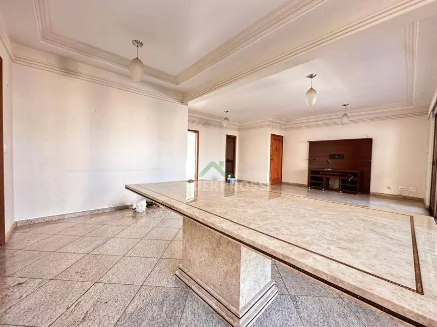Apartamento com 3 quartos à venda, 227m2 em Centro, Londrina - PR - imagem 7 Foto 7 de Apartamento com 3 quartos à venda, 227m2 em Centro, Londrina - PR
