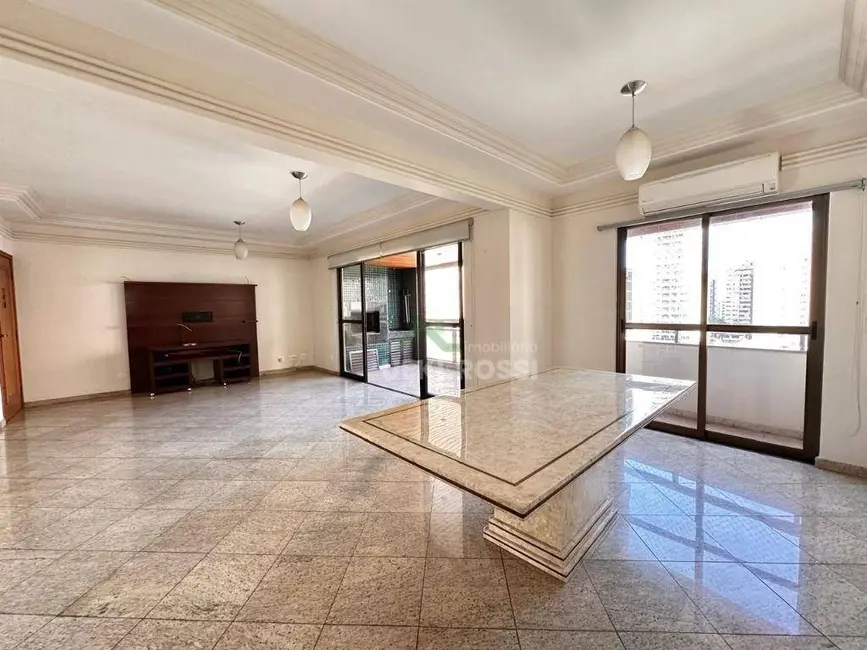 Apartamento com 3 quartos à venda, 227m2 em Centro, Londrina - PR - imagem 8 Foto 8 de Apartamento com 3 quartos à venda, 227m2 em Centro, Londrina - PR