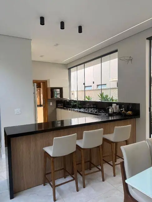 Foto 3 de Casa de Condomínio com 3 quartos à venda, 252m2 em Londrina - PR