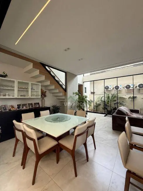 Foto 2 de Casa de Condomínio com 3 quartos à venda, 252m2 em Londrina - PR